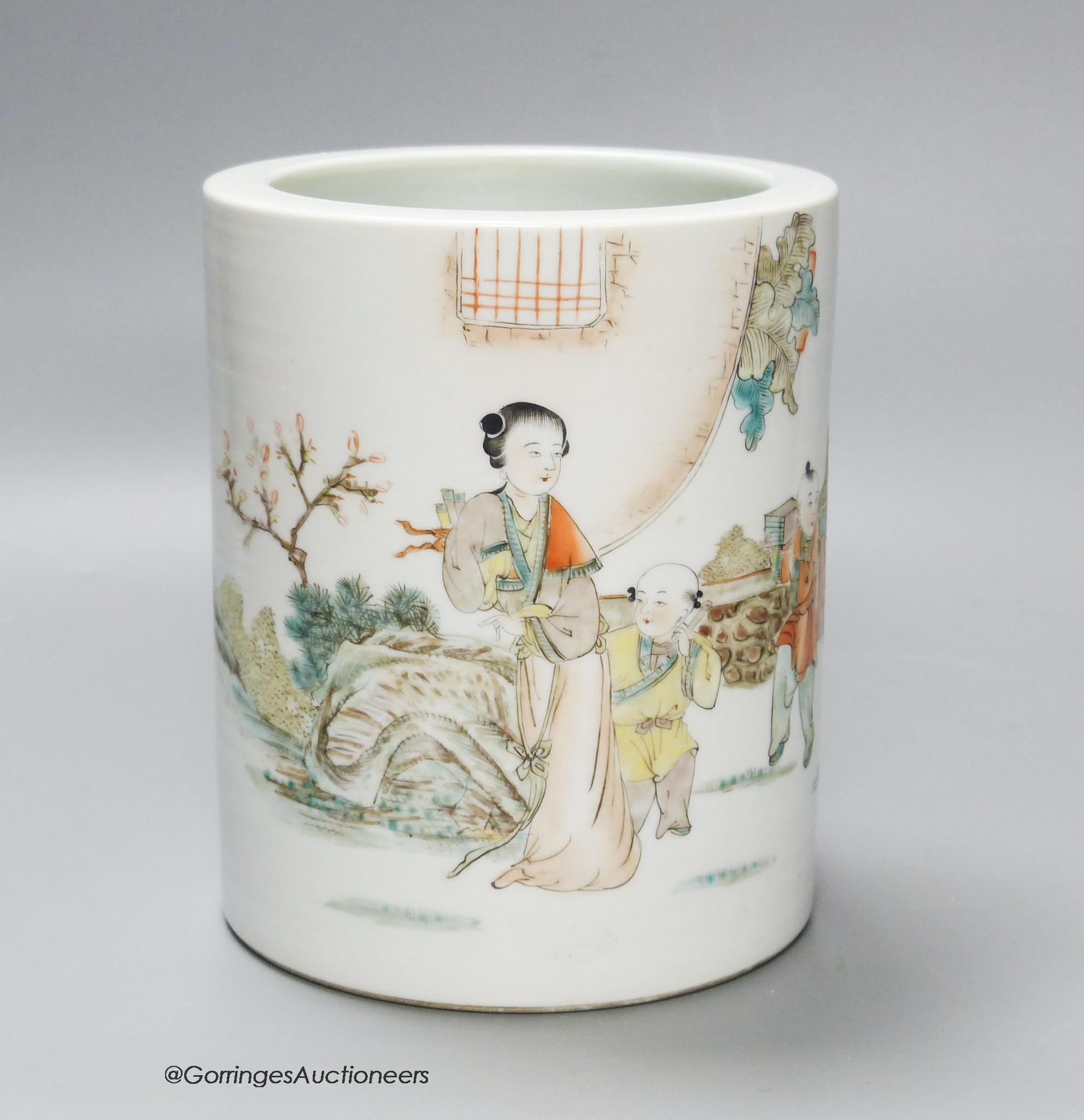 A Chinese famille verte brush pot, 15cm tall